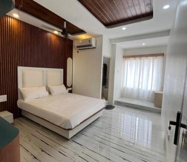 Urapakkam Hotel | Hyton Grand - Kilambakkam