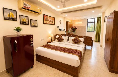 Hauz Khas Village Hotel | Kasa Stay Hauz Khas