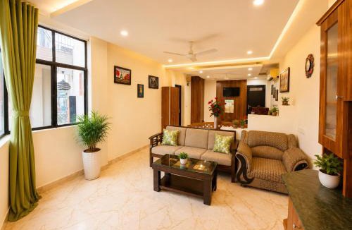 Hauz Khas Village Hotel | Kasa Stay Hauz Khas