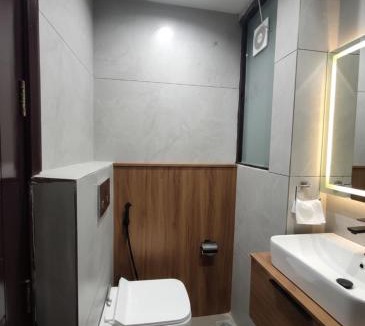 DLF Phase 3 Hotel | Hotel Giri Prime Inn Near Cyber City, Phase 3 Metro