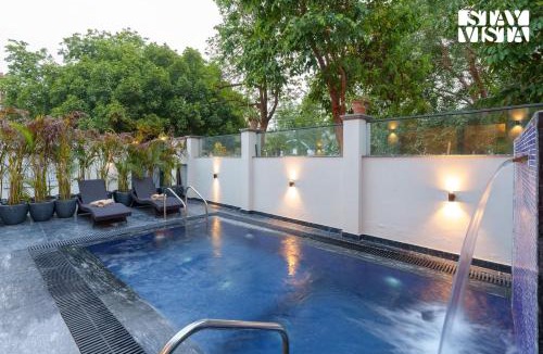DLF City Villa | StayVista at The Sweet Sunsation - Gurgaon With Pool, BBQ