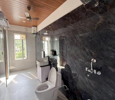 Udaipur Apartment | 3BR Abode with Plunge Pool and Monsoon place view