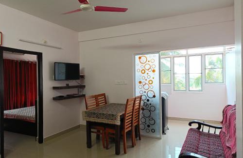 North Nada Apartment | 2 BHK Furnished Flat - 200 m to Guruvayur Temple - For FAMILIES ONLY
