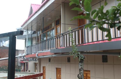 Tehri House | THE GROOVE GARDEN DHANOLTi