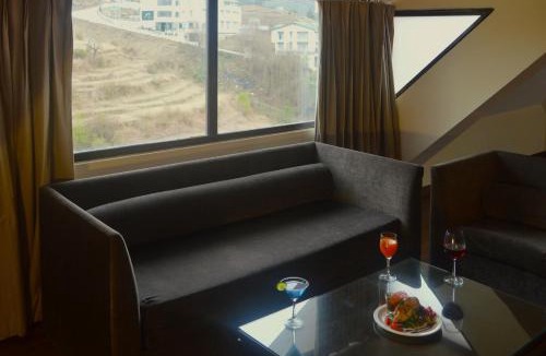 Baldeyan Resort | Marigold Sarovar Portico Shimla with Heated pool and AC Rooms-A Resort cottage and SPA