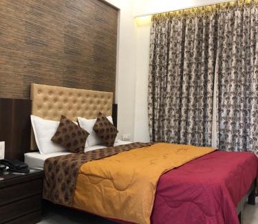 Wellington Pier Hotel | Hotel Antique - Colaba