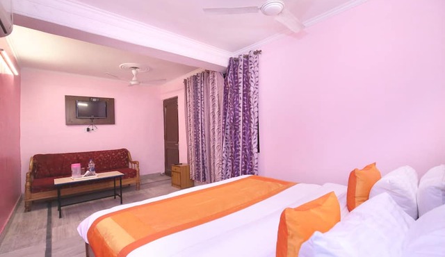 OYO 10384 Hotel Rajesh Palace