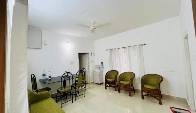 Little Chandhana Guest House
