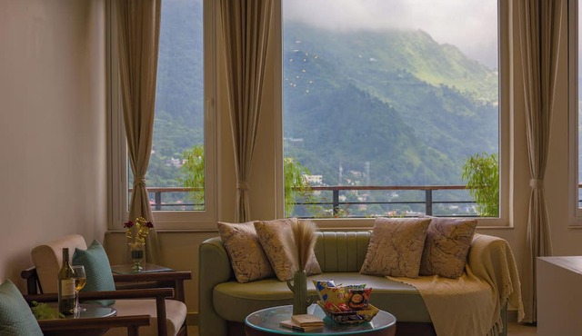 ELIVAAS Antarmann Casa Zenith 6 BHK in Bhimtal