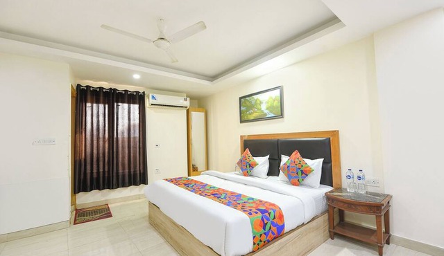 Fabhotel Mahal