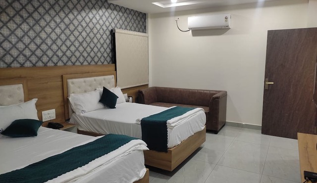 Hotel NVR Grand