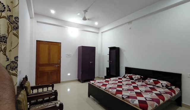 Green View Apartment,Entire 2 bedroom apartment with private kitchen and parking