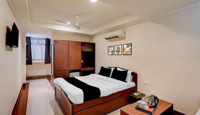 Deluxe Banshi Bhawan