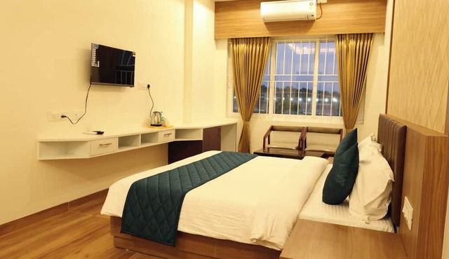 Hotel SKVR Grand - Theni
