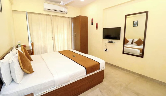 Pinakii Comfort Stay, Vile Parle - Near Airport