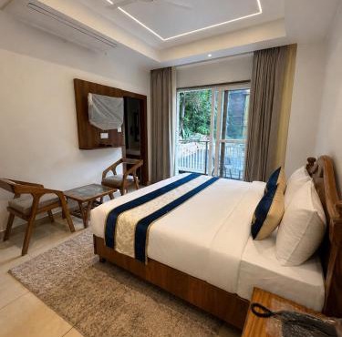 The Grand Indra Resort # Central Heated & Air Cooled # Lift # Parking # Restaurant # Rooftop # Dharamshala