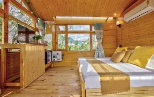 Regal Retreat