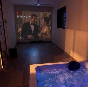 Vishwakarma Niwas Jacuzzi Villa with Pool