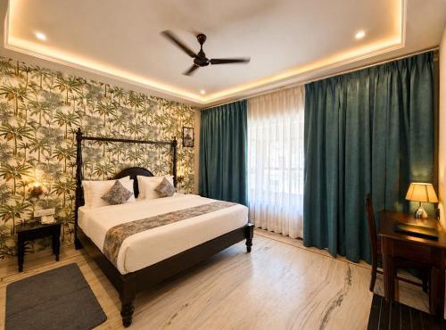 The Crescent Udaipur, Boutique Hotel Near Lake Pichola with Pool