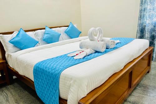 TrueLife - Bhavya Manor - Breakfast Included - 2500 SFT Modern homes with Garden - Panorama Tirumala Mountain View - Peaceful Location - Fast WiFi - Many restaurants nearby - Large hall, AC bedrooms, Kitchen - Android TV - Top service with lots of Love