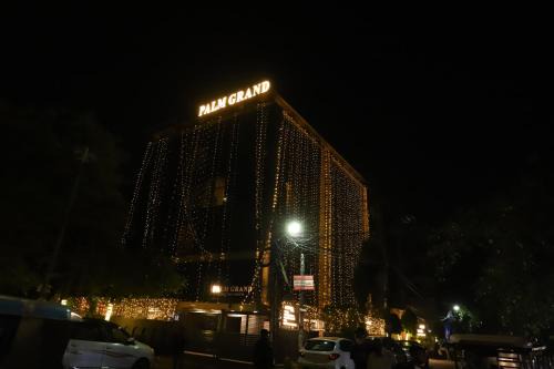 Hotel Palm Grand At Luxury Naraina New Delhi - Couple Friendly Local IDs Accepted